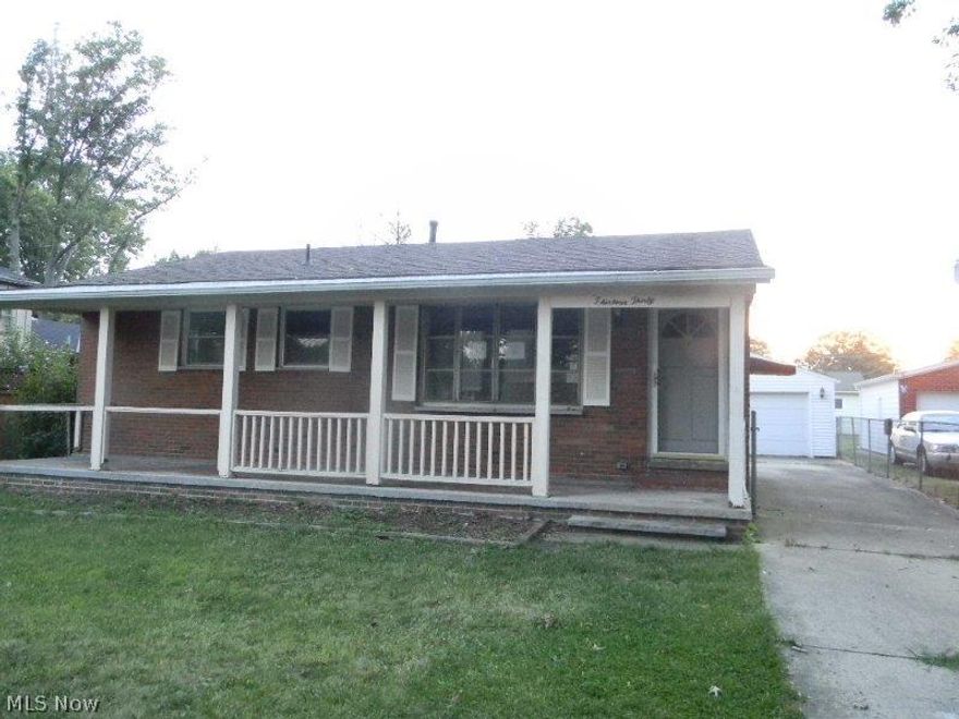 Welcome home to this cozy ranch in Lorain. Large, open kitchen with ample cabinet space and dining area. Big bedrooms and and open floor plan. Large private yard. Open front porch. Easy to manage. Bring your personal touches to make this house a home of your own. 
HUD Case # 412-546192. HUD homes are sold as is.
