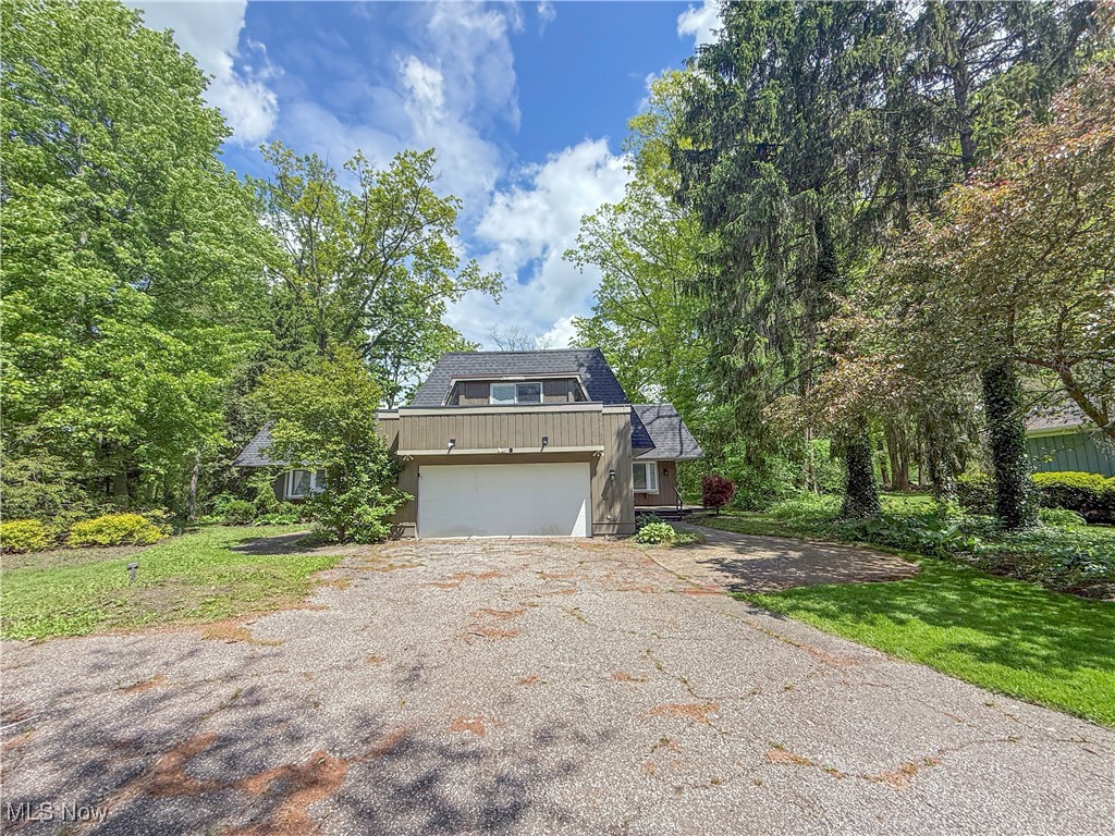 17549 Merry Oaks Trail, Chagrin Falls, Ohio image 1