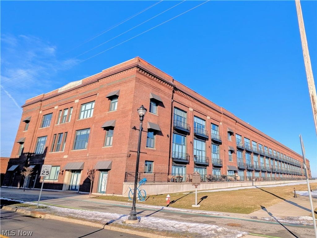 Photo of 401 SHORELINE Drive W #234, Sandusky, OH 44870 (MLS # 5188780)