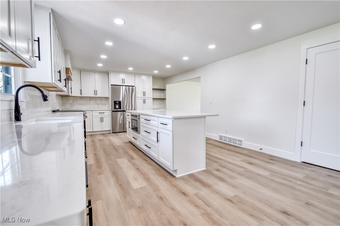 18029 Millstone Drive, Chagrin Falls, Ohio image 6