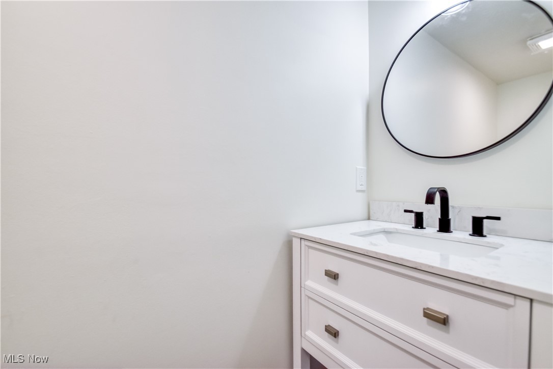 18029 Millstone Drive, Chagrin Falls, Ohio image 39