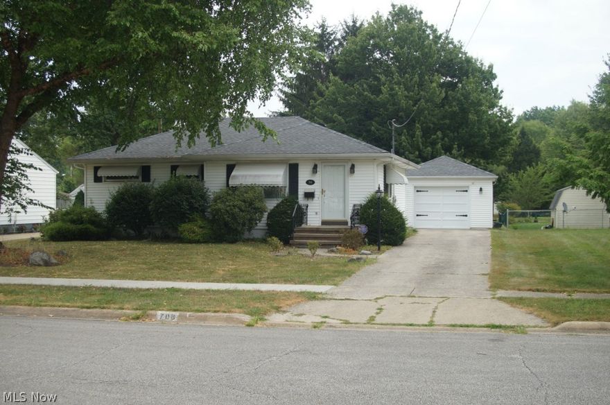 Nice starter Home close to Grocery Store, Hike and Bike Trail, workout center, with east access to St Rt 14.  This home has vinyl siding, newer furnace, hot water tank, windows and roof.  All appliances stay and there is hardwood under all the carpet.