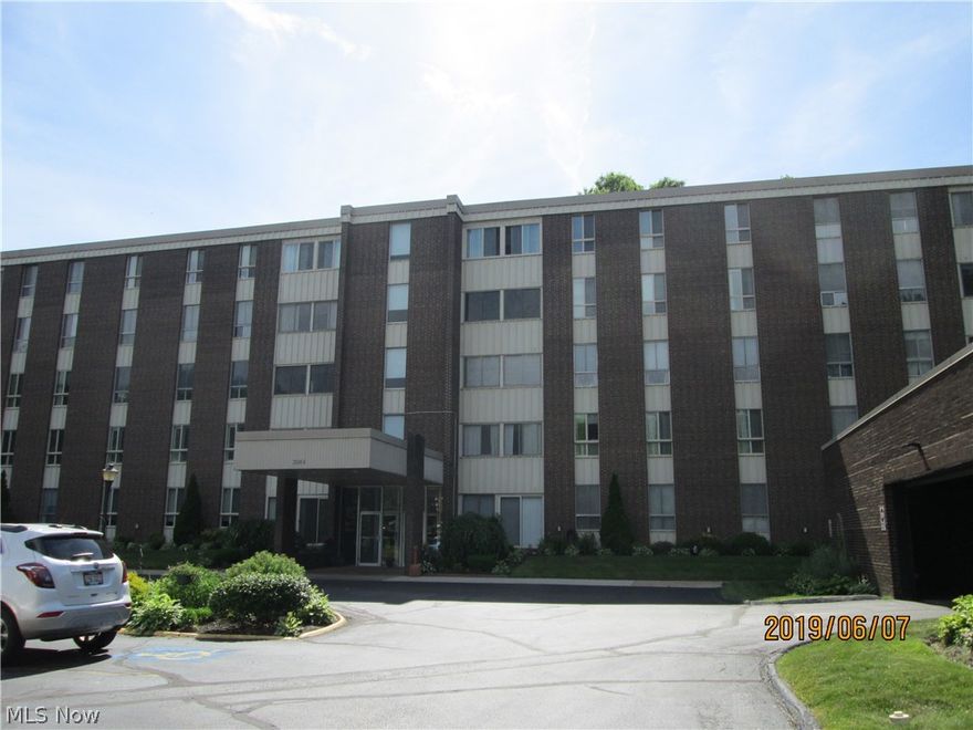 Beautiful 2 bedroom home with newer carpet, flooring, and appliances. Granite countertops in kitchen. Have the convenience of maintenance free living and amenities. Community  amenities offer pool, clubhouse, exercise room, game room and more. Maintenance fee include utilities except phone. This unit comes with a storage space and parking in garage #62.  Updated electrical panel.
