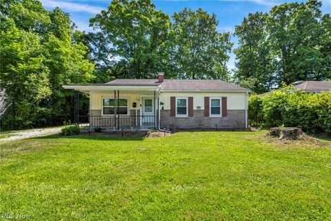 Homes For Sale - 1863 Deerfield Avenue<br/> Warren, OH 44485