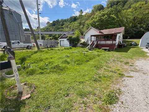 Tiny photo for 630 River Road, East Liverpool, OH 43920 (MLS # 5210478)