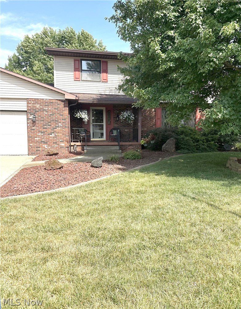 Photo 1 of 29 — 812 Brentwood Drive, Belpre, OH 45714