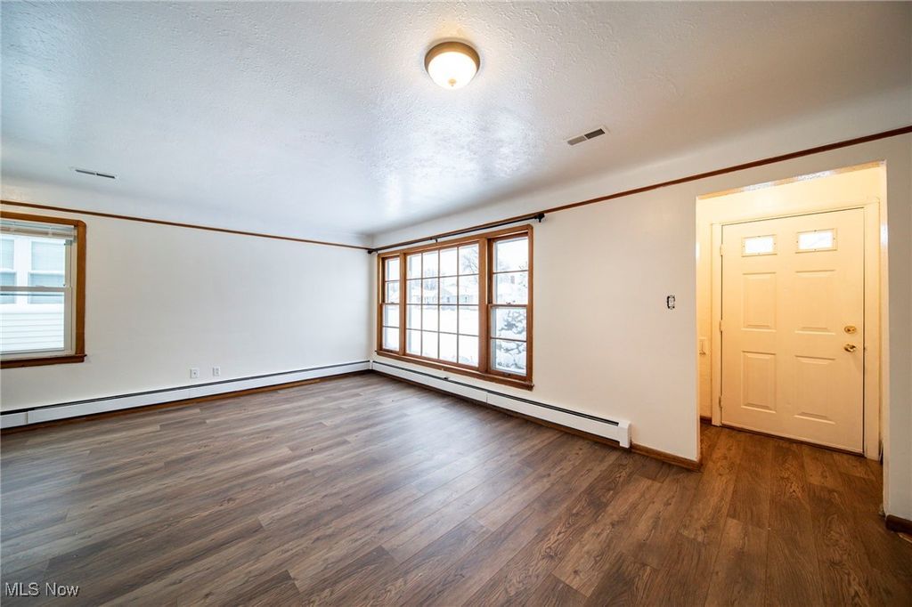 Photo of 430 E 309th Street, Willowick, OH 44095 (MLS # 5180383)