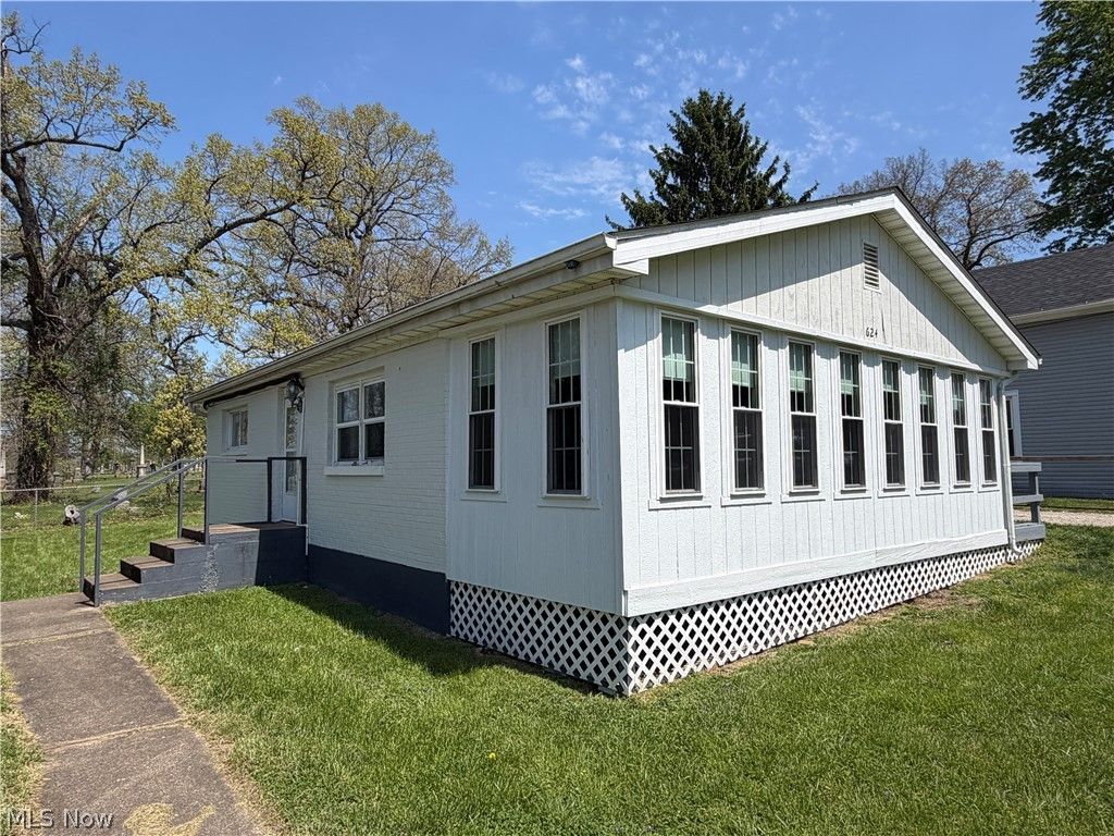 Photo of 624 Cemetery Street, Coshocton, OH 43812 (MLS # 5203846)