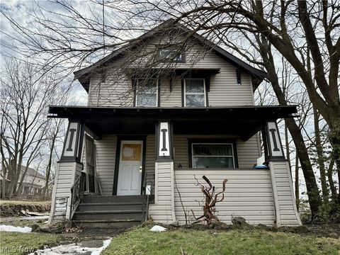 Photo of 22 Brighton Drive, Akron, OH 44301 (MLS # 5187635)