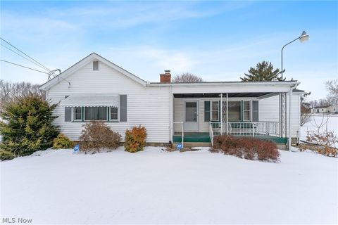 Photo of 5160 Oak Street, Lowellville, OH 44436 (MLS # 5187027)