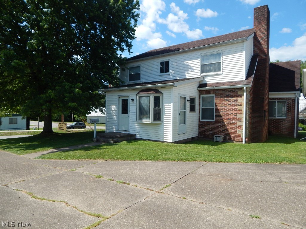 Main image without alt text