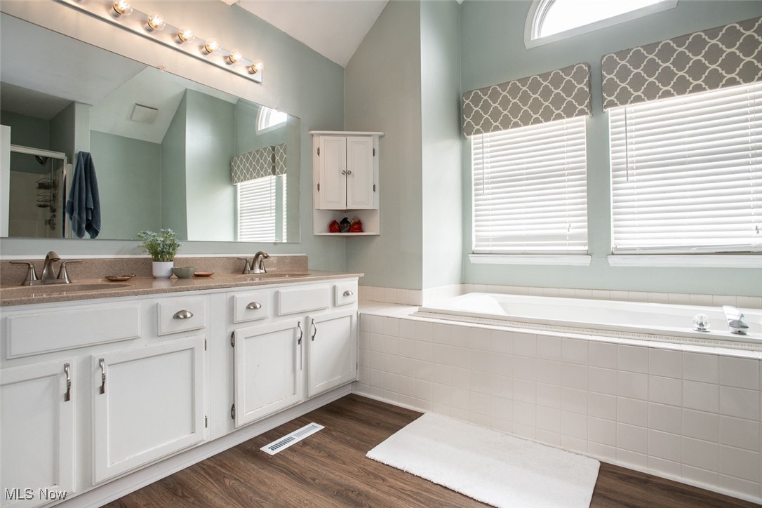 935 Yorktown Drive, Medina, Ohio image 23