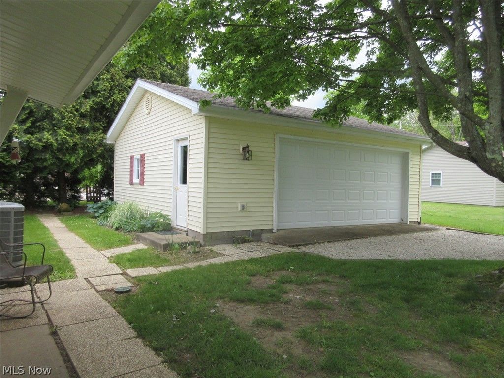 Photo of 5991 Lake Shore Drive, Andover, OH 44003 (MLS # 5198302)