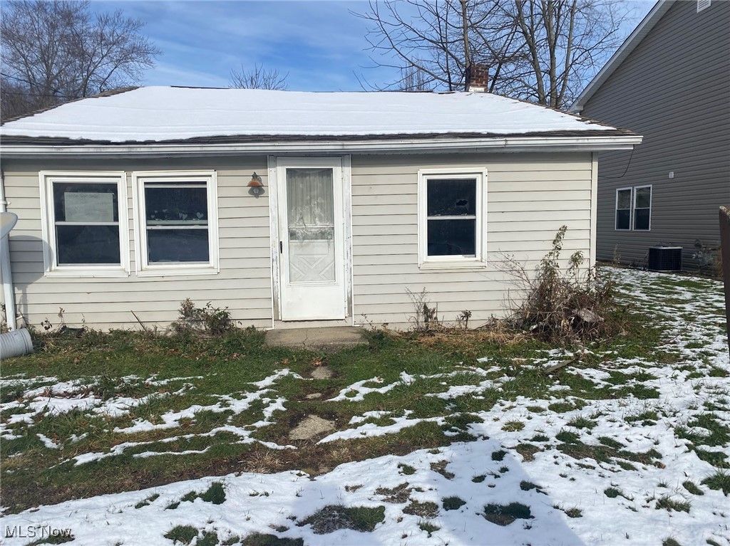 Photo of 17494 Olive Avenue, Lake Milton, OH 44429 (MLS # 5175773)