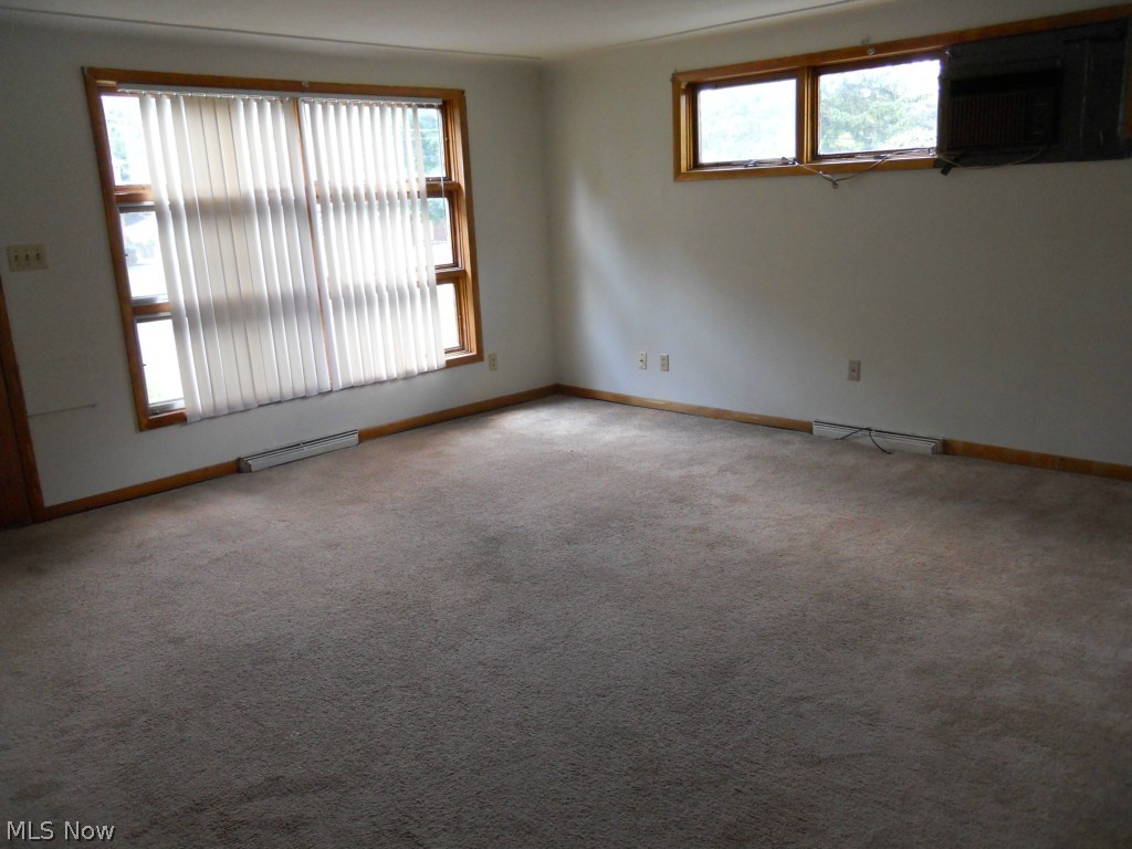 I Valley Stream 6 - Residential Income