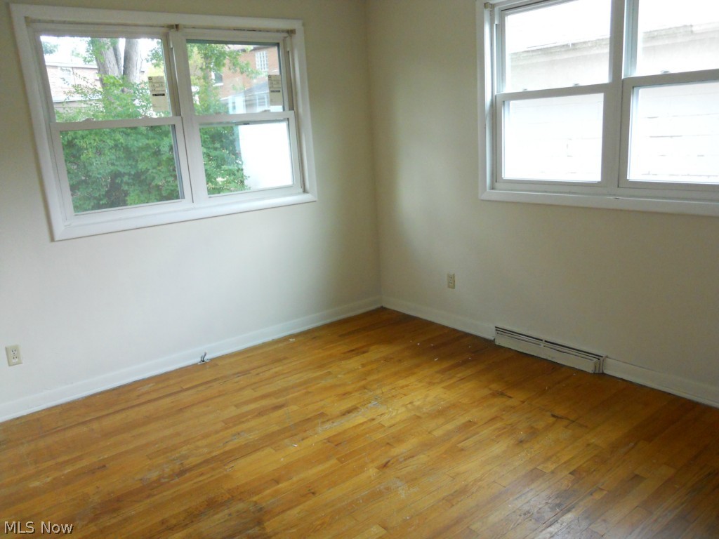 I Valley Stream 6 - Residential Income