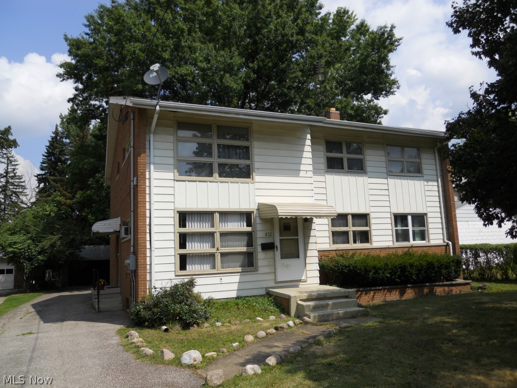 I Valley Stream 6 - Residential Income