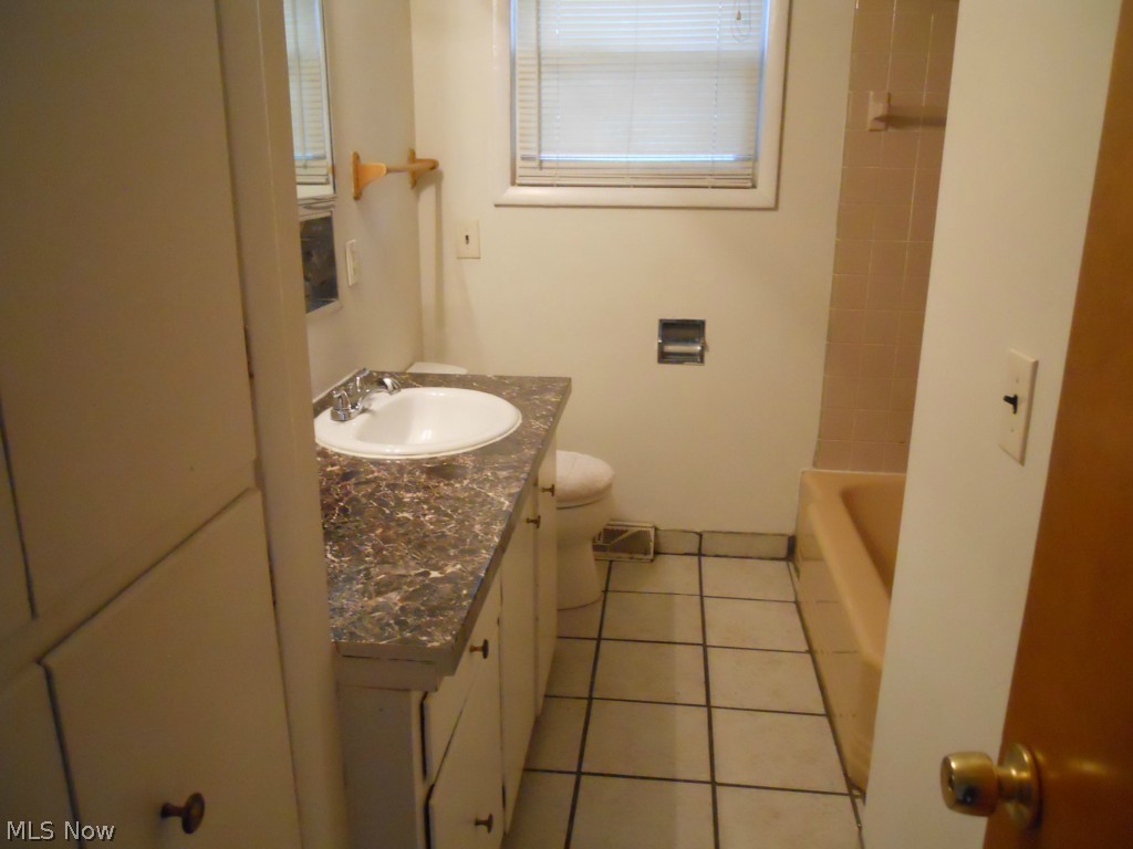 I Valley Stream 6 - Residential Income