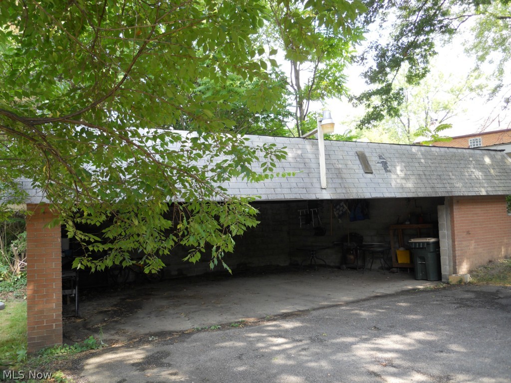 I Valley Stream 6 - Residential Income