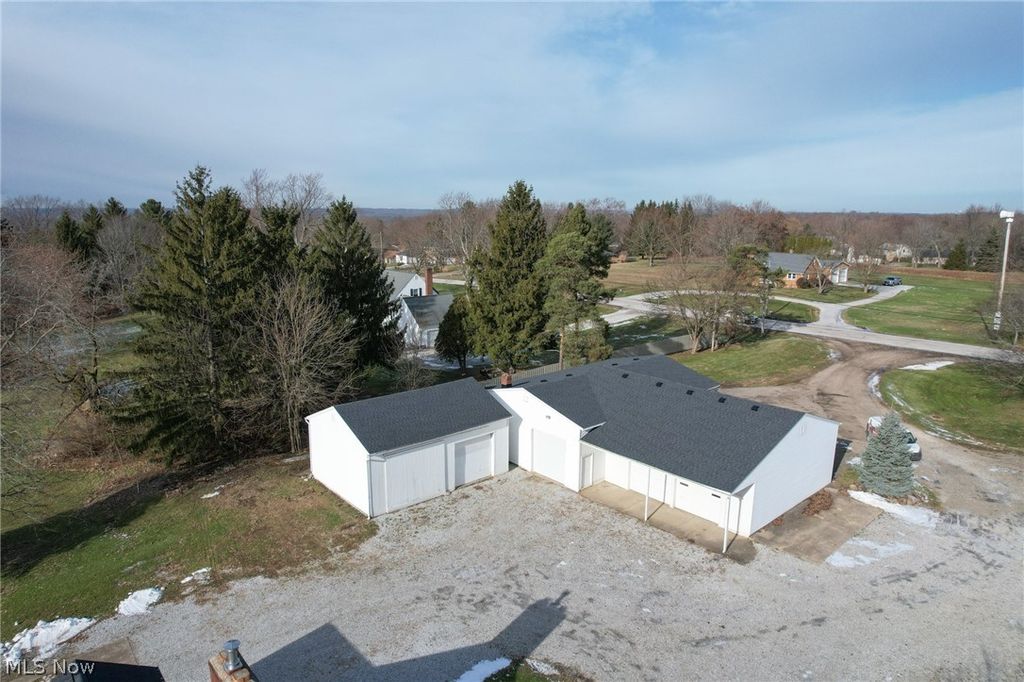Photo of 970 S Chillicothe Road, Aurora, OH 44202 (MLS # 5189732)