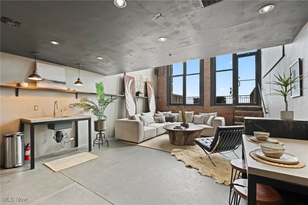 Photo of 1133 W 9th Street #315, Cleveland, OH 44113 (MLS # 5182509)