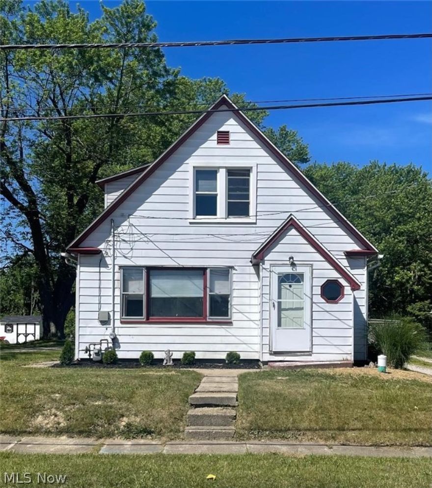 Welcome to your ideal first home or promising rental property. This 3-bedroom home offers plenty of opportunity and easy access to schools, parks, shopping and essential amenities, making it an attractive choice for families. Don't miss the opportunity to make this house your home or a lucrative rental venture.