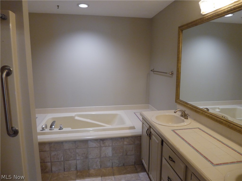 Lakeside Condos/King James Nor - Residential