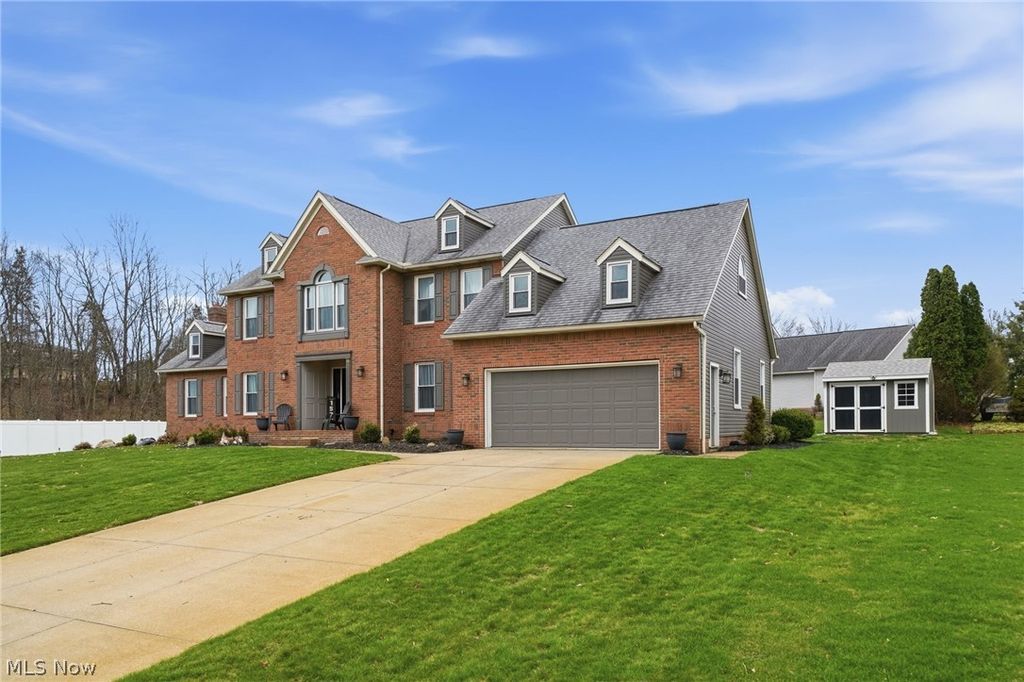 Photo of 1576 Kings Arms Circle NW, Uniontown, OH 44685 (MLS # 5197828)