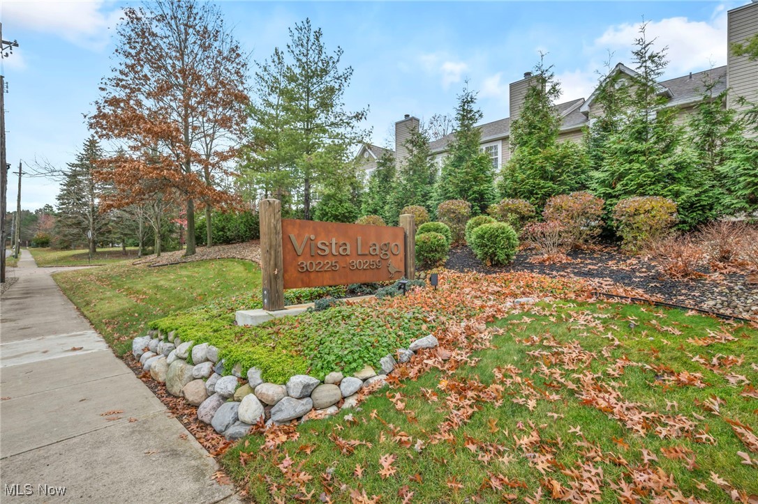 Vista Lago Condo - Residential