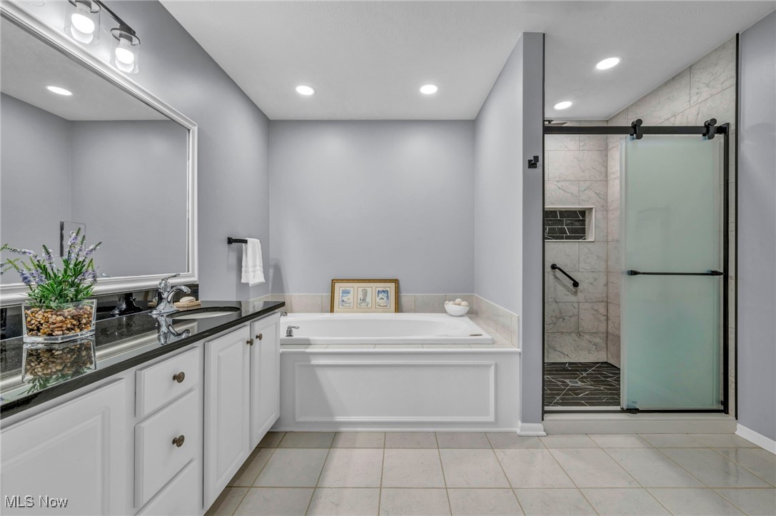 Vista Lago Condo - Residential