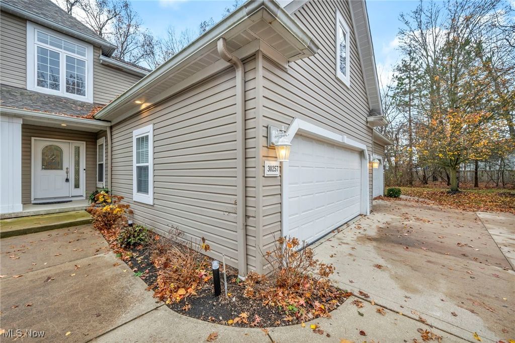 Photo of 30257 Center Ridge Road, Westlake, OH 44145 (MLS # 5175512)