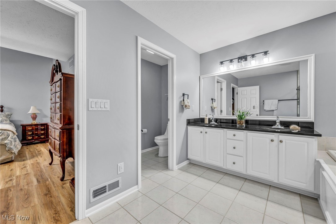 Vista Lago Condo - Residential