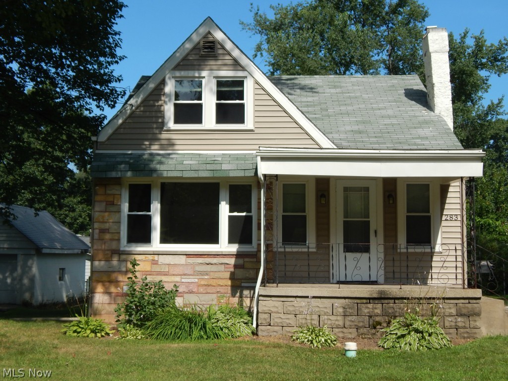 Welcome to 283 E. Park Blvd. If you're looking to down size, invest, or your first home, this may be the perfect home for you. This home is move in ready and waiting for it's next owner. Properties are moving fast, don't delay contact the listing agent today!