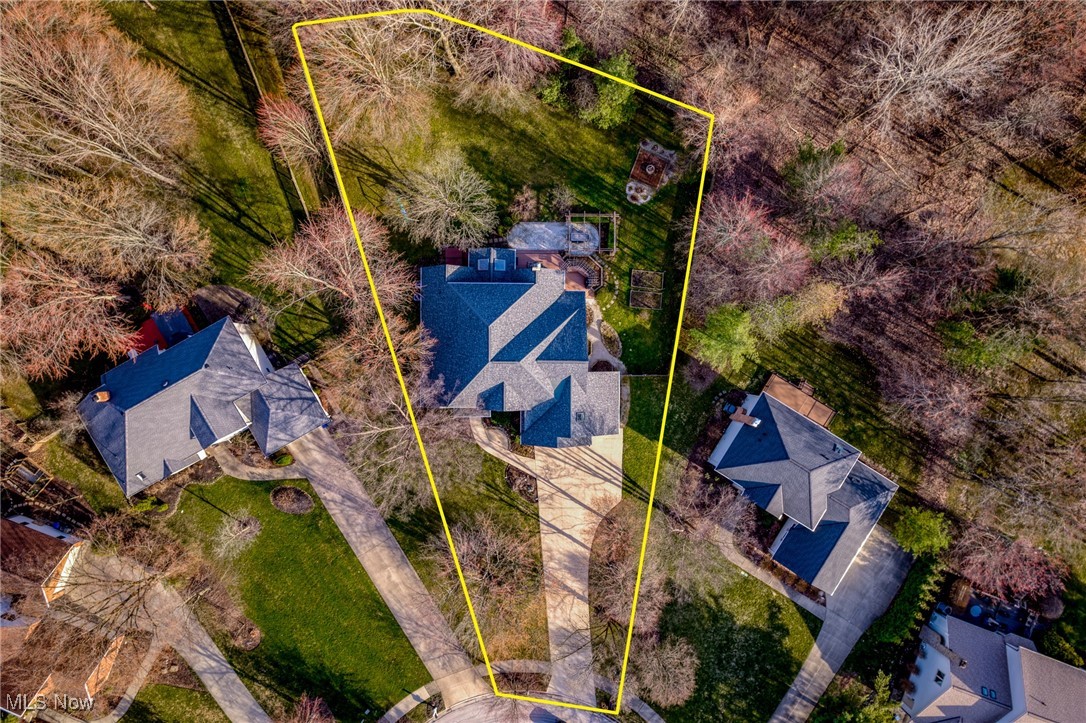 6925 Waterpepper Circle, Solon, Ohio image 2