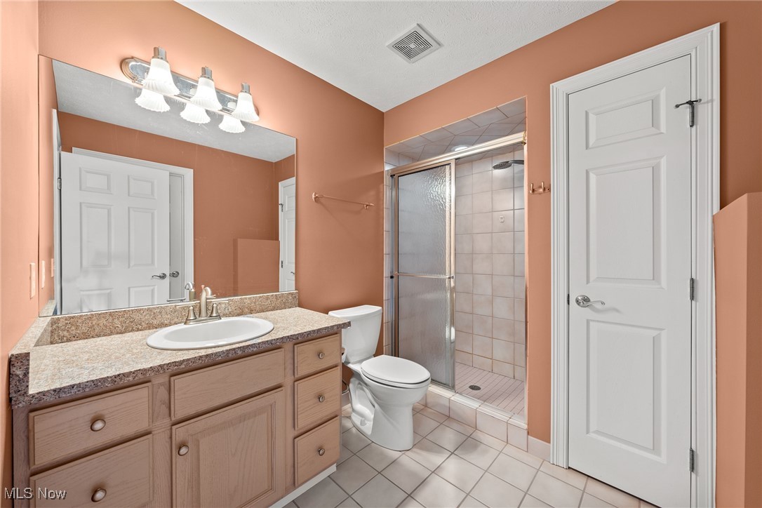 6925 Waterpepper Circle, Solon, Ohio image 38