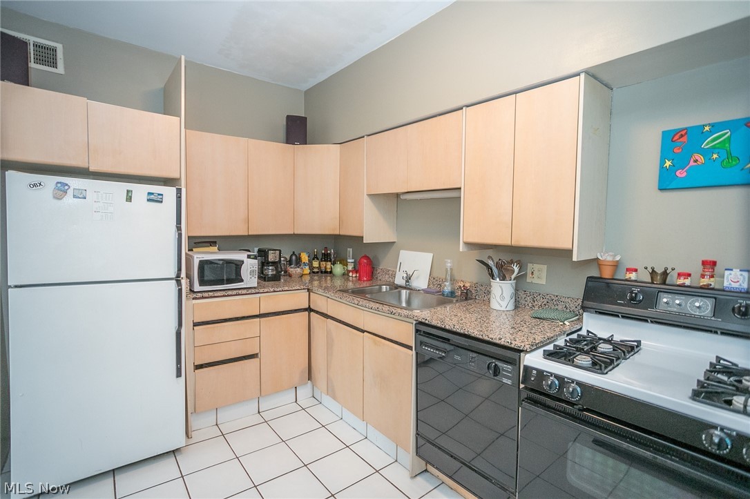 Cedar Glen Condo - Residential