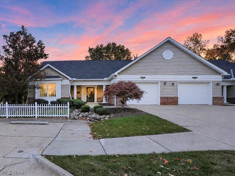 Condo For Sale - 8693 Alexandra Drive #4A<br/> Cuyahoga County, North Royalton, OH 44133
