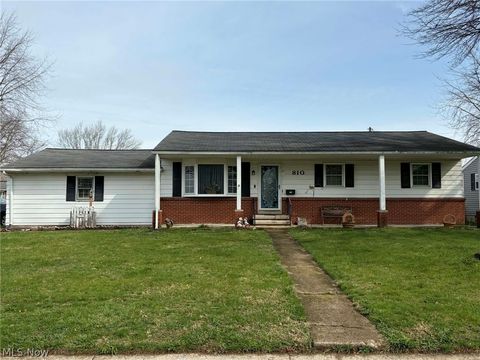 Homes For Sale - 810 Woodale Drive<br/> Crawford County, Bucyrus, OH 44820