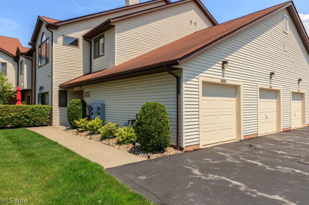 Hickory Rdg Condo 02 Ph 10 - Residential