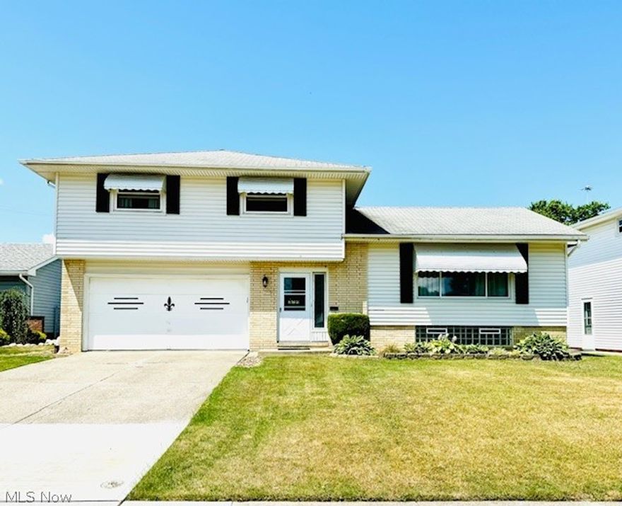 Welcome to this well maintained charming three bedroom one and half bath split level home situated in the desirable Mayfield heights neighborhood! The main level features a bright large living room and formal dining room. The eat in kitchen offers updated appliances. The half bath off the kitchen has been fully updated. Upstairs you will find three nice sized bedrooms with a master bathroom off the master bedroom. The home features beautiful natural hardwood floors throughout the home. The lower level has a finished rec room or bonus room option. The home features an attached two car garage with a large size backyard with a concrete patio for entertaining. Award winning Mayfield City Schools. Conveniently located by shopping, Freeway access and hospital.
This won't last long! Schedule your private showing today! .