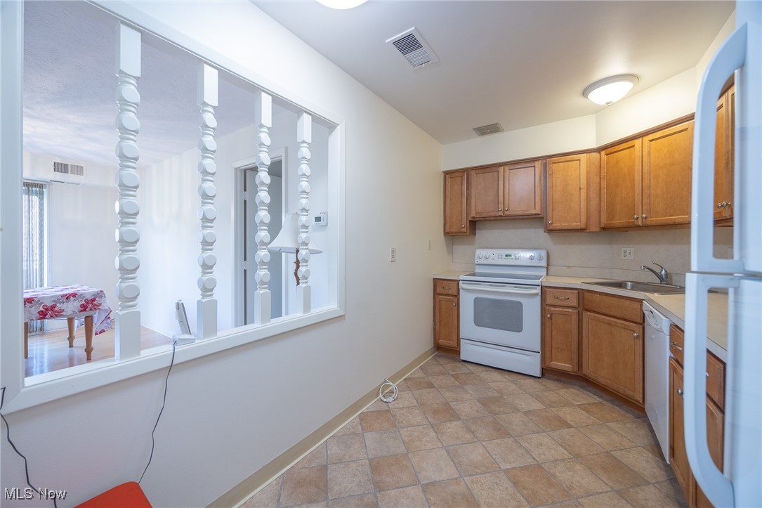 Acacia/Green Condo - Residential