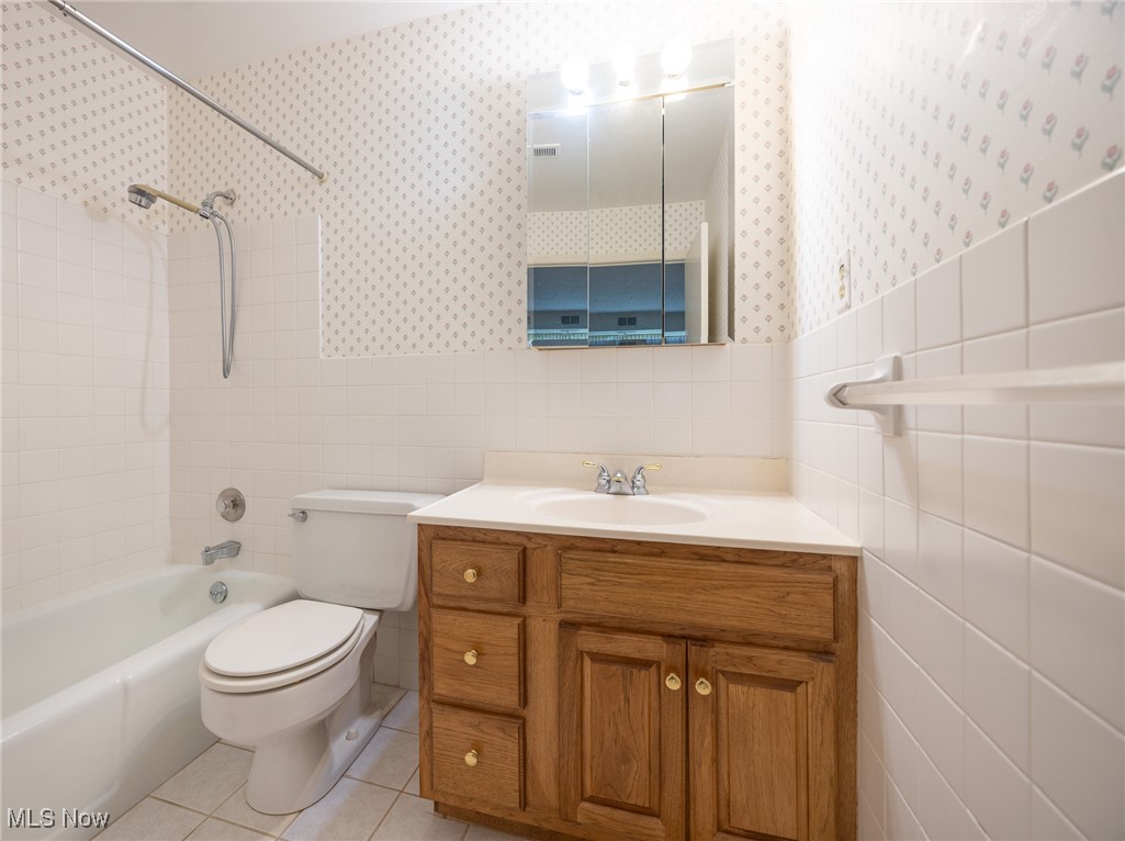 Acacia/Green Condo - Residential