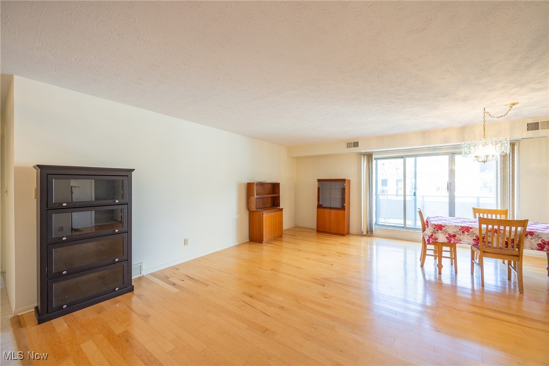 Acacia/Green Condo - Residential