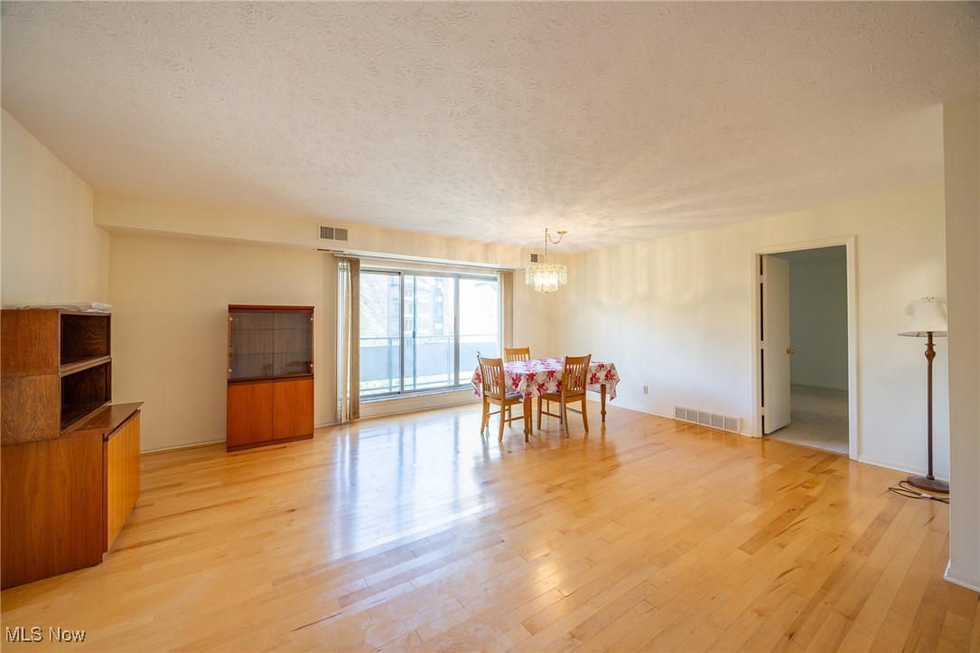 Acacia/Green Condo - Residential