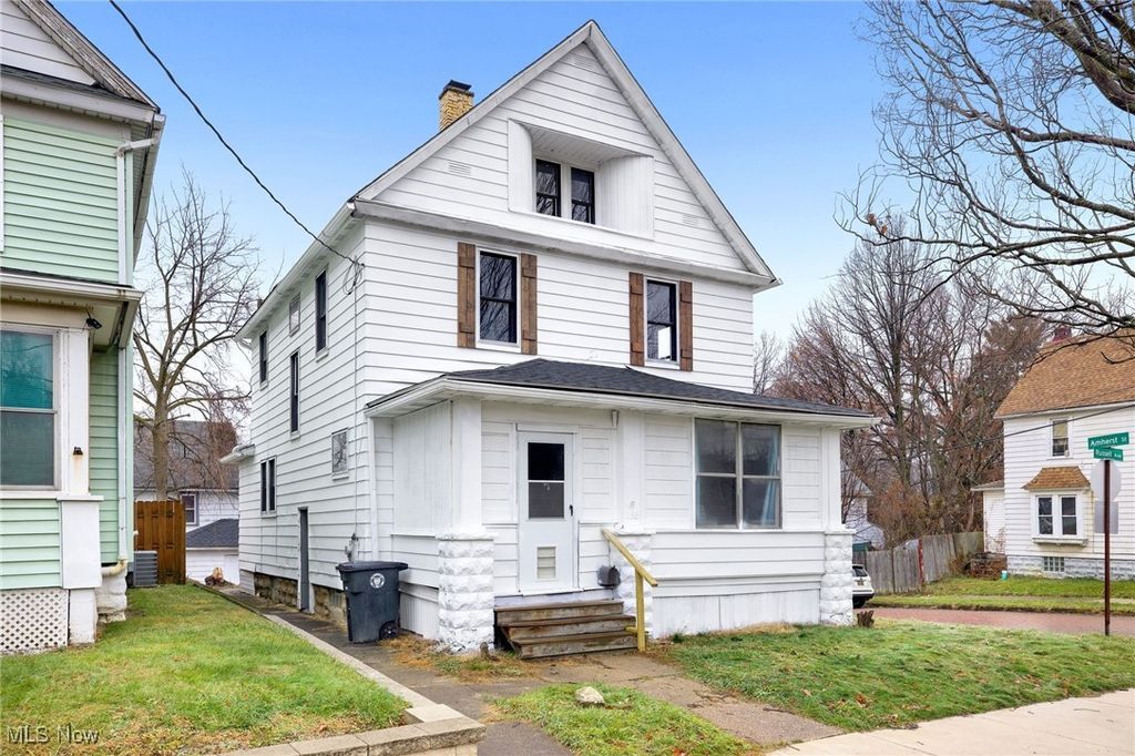 Photo of 163 Russell Avenue, Akron, OH 44311 (MLS # 5178388)