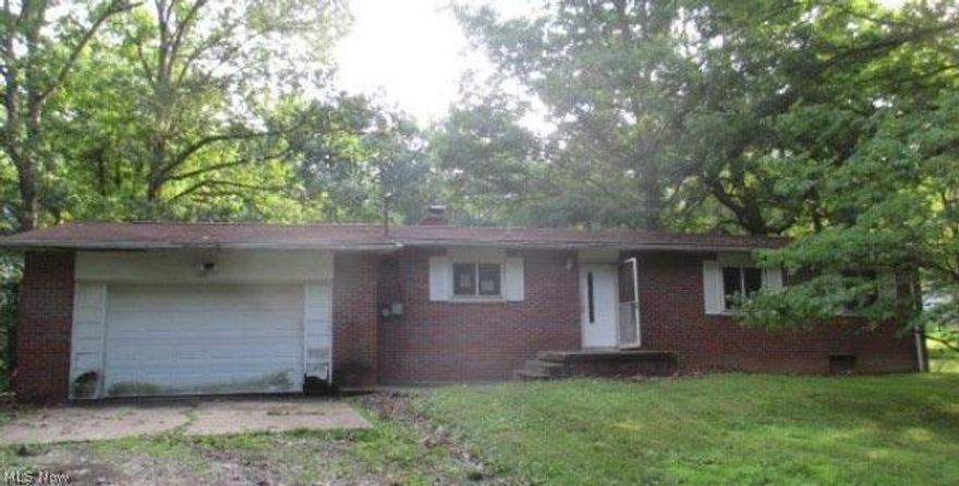 Sturdy brick ranch home available in Marietta, OH.  There are 3 bedrooms and 2 full bathrooms in this 1,617 square foot home.  Nice hardwoods.  Lots of windows for natural light.  Kitchen has loads of cabinet storage.  Garage attached.  Property sits on a generous 2 acres and is somewhat secluded.  Restaurants, stores, and Lookout Park within 5 miles of home.