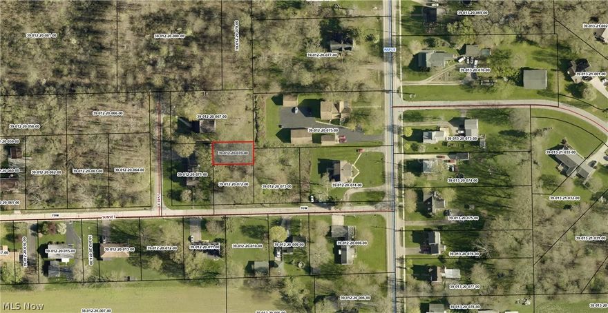 3 lots (2 buildable) on the beautiful Sunset St. in Orwell. These lots are the perfect place to build your dream home. All utilities are availble at the street (public water & sewer, electric , gas, cable and phone).