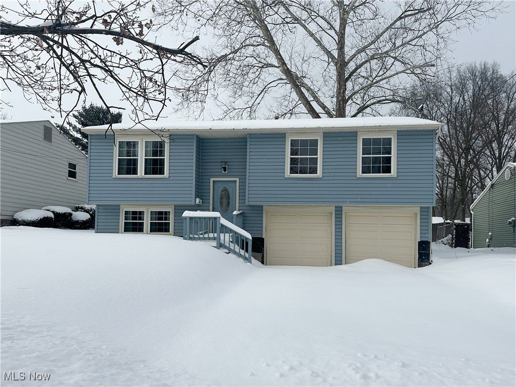 Photo of 814 Florida Avenue, McDonald, OH 44437 (MLS # 5183838)