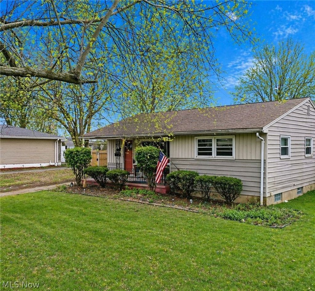 Photo of 7374 Ranier Trail, Youngstown, OH 44512 (MLS # 5204129)