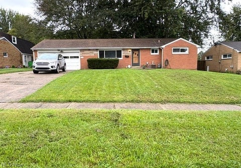 Homes For Sale - 121 Florence Avenue<br/> Alliance, OH 44601